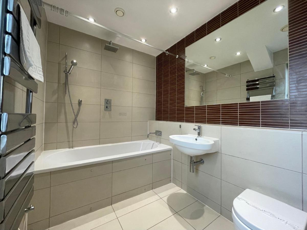 Appartamento Luxurious Two Bedroom Penthouse Londra