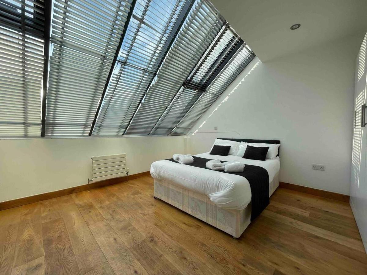 Appartamento Luxurious Two Bedroom Penthouse Londra