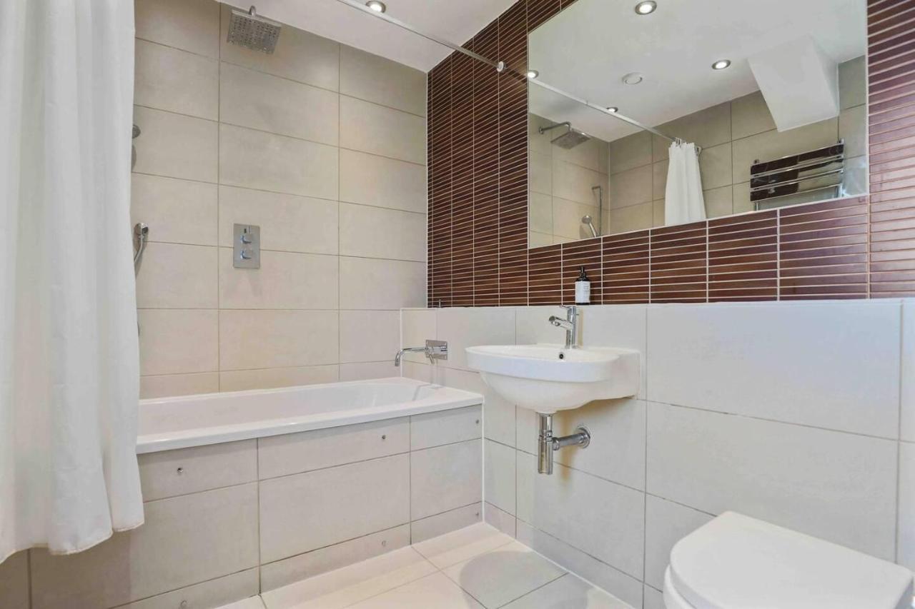 Luxurious Two Bedroom Penthouse Appartamento